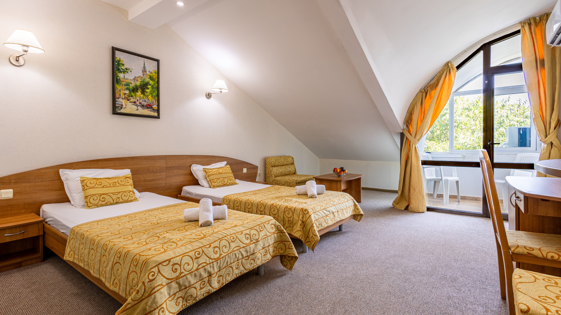 Икономична стая